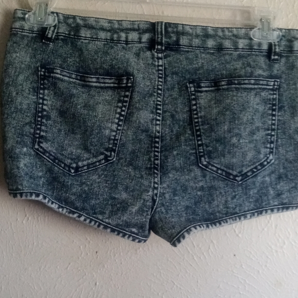 Forever 21 premium Denim Shorts - Picture 4 of 8